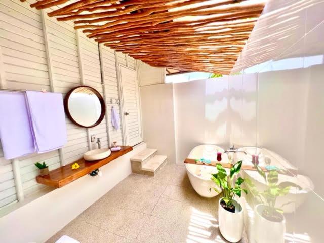 Mista Ceningan'S Beach Bungalows Previously The Kubu 221 蓝梦岛 外观 照片